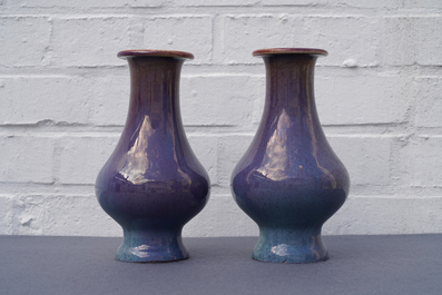 Une paire de vases en porcelaine de Chine flamb&eacute;, une jardini&egrave;re c&eacute;ladon et un br&ucirc;le-parfum sang de boeuf, 19/20&egrave;me