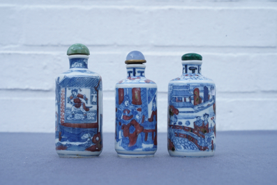 Trois tabati&egrave;res en porcelaine de Chine bleu, blanc et rouge, marques de Yongzheng, 18/19&egrave;me