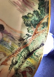Een Chinees famille rose 'Diana en Actaeon' eierschaal bord met Nederlandse tekst, Yongzheng