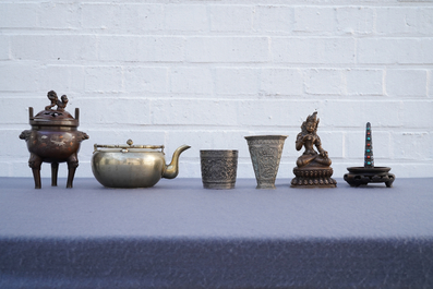 A varied collection of Chinese and Asian metalware, incl. paktong, silver and gilt bronze, 17th C. and later