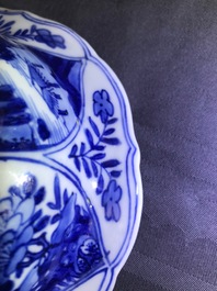 Un vase couvert en porcelaine de Chine bleu et blanc, Kangxi