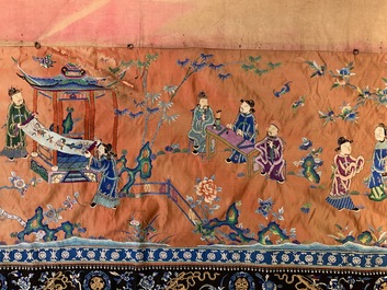 Een lang rechthoekig Chinees zijden altaardoek, 19/20e eeuw