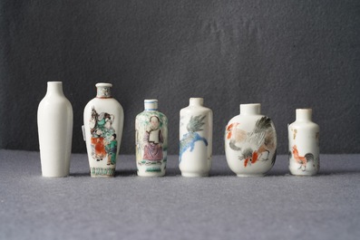 Twelve Chinese famille rose and verte porcelain snuff bottles, 19/20th C.