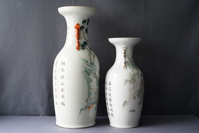 Twee Chinese qianjiang cai vazen met hofdames en spelende kinderen, 19/20e eeuw