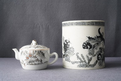 Vier stukken Chinees famille rose en grisaille porselein, 19/20e eeuw