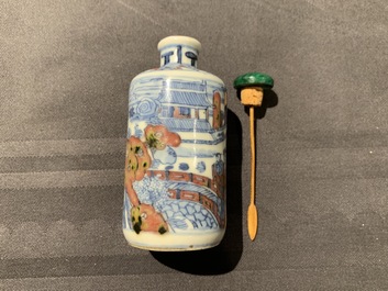 Three Chinese blue, white and underglaze red snuff bottles, Yongzheng marks, 18/19th C.