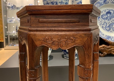 A Chinese wooden stand with marble top, 19/20th C.