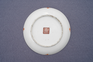 Cinq bols et une tasse et soucoupe Wu Shuang Pu en porcelaine de Chine famille rose, 19&egrave;me