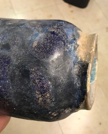 Une verseuse en c&eacute;ramique islamique bleu monochrome, Kashan, Iran, 13&egrave;me