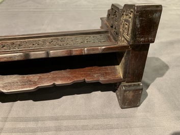 A Chinese carved pale celadon jade and hardwood table screen, 19/20th C.