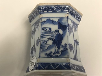 Un saleron en porcelaine de Chine bleu et blanc, &eacute;poque Transition