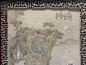 Une plaque en porcelaine de Chine qianjiang cai, sign&eacute;e Cheng Men, 19&egrave;me