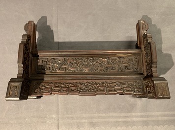 A Chinese carved pale celadon jade and hardwood table screen, 19/20th C.