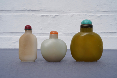 Three Chinese jade snuff bottles, 18/19th C.