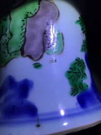 Un vase en porcelaine de Chine wucai &agrave; d&eacute;cor d'immortels, &eacute;poque Transition
