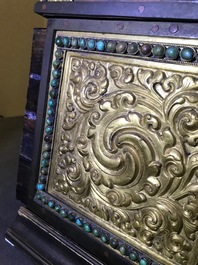 Een verguld bronzen en koperen inklapbare 'tepchog' altaartafel, Tibet, 19e eeuw