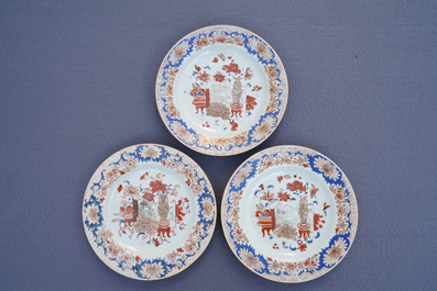 Nine Chinese grisaille and Imari-style plates, Yongzheng/Qianlong