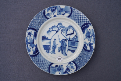 Twee Chinese blauw-witte 'Romance of the Western chamber' borden, Kangxi merk en periode
