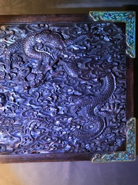 Une bo&icirc;te en bois de zitan aux montures en &eacute;maux cloisonn&eacute;s et anses en bronze dor&eacute;, Qing