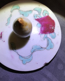 Une collection vari&eacute;e en porcelaine de Chine famille rose, 19/20&egrave;me