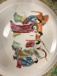 Un service de 16 pi&egrave;ces en porcelaine de Chine famille rose de Canton, 19&egrave;me