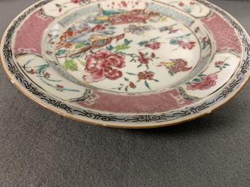Sept assiettes en porcelaine de Chine famille rose et rouge de fer, Yongzheng/Qianlong