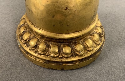 Cinq objets votives bouddhistes en bronze, Tibet et N&eacute;pal, 18/19&egrave;me