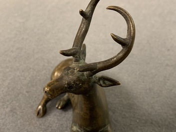 Cinq objets votives bouddhistes en bronze, Tibet et N&eacute;pal, 18/19&egrave;me