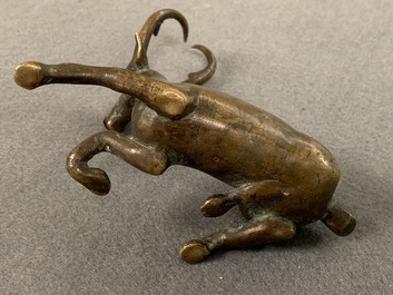 Cinq objets votives bouddhistes en bronze, Tibet et N&eacute;pal, 18/19&egrave;me