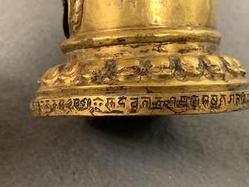 Cinq objets votives bouddhistes en bronze, Tibet et N&eacute;pal, 18/19&egrave;me