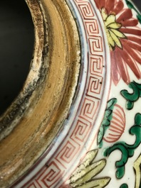 Een Chinese wucai vaas met tempelleeuwen en pioenrozen, Transitie periode