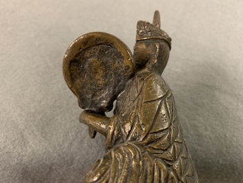 Cinq objets votives bouddhistes en bronze, Tibet et N&eacute;pal, 18/19&egrave;me