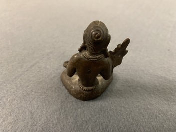 Cinq objets votives bouddhistes en bronze, Tibet et N&eacute;pal, 18/19&egrave;me