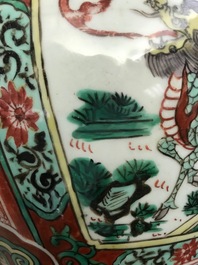 Een Chinese wucai dekselvaas met decor van mythische dieren, Transitie periode