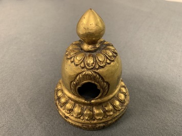 Cinq objets votives bouddhistes en bronze, Tibet et N&eacute;pal, 18/19&egrave;me