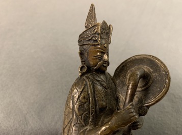 Cinq objets votives bouddhistes en bronze, Tibet et N&eacute;pal, 18/19&egrave;me