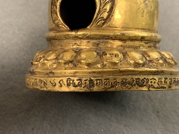 Cinq objets votives bouddhistes en bronze, Tibet et N&eacute;pal, 18/19&egrave;me