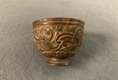 Cinq objets votives bouddhistes en bronze, Tibet et N&eacute;pal, 18/19&egrave;me