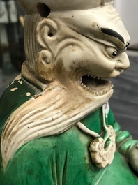 Een Chinese verte biscuit figuur van Yanluo, Kangxi