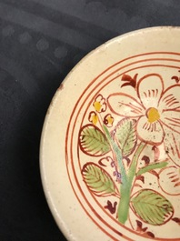 Deux bols de type Cizhou &agrave; d&eacute;cor floral polychrome, Chine, Jin/Yuan