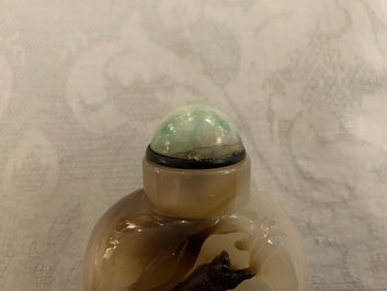 Huit tabati&egrave;res en agate sculpt&eacute;e, Chine, 19/20&egrave;me