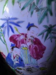 Een Chinese famille rose vaas met decor van 'Zeven wijzen in het bamboe bos', Yongzheng
