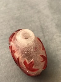 Five Chinese red overlay snowflake glass snuff bottles, 18/20th C.