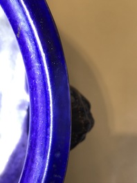 Un br&ucirc;le-parfum en porcelaine de Chine turquoise et aubergine, Kangxi