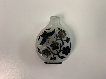 Twelve various Chinese snuff bottles, 20th C.