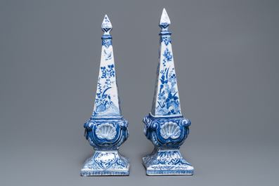 A pair of impressive Dutch Delft blue and white obelisks, 18th C.