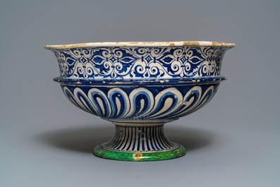 A large Italian maiolica footed bowl with Amor, Montelupo or Caffagiolo, 1st half 16th C.