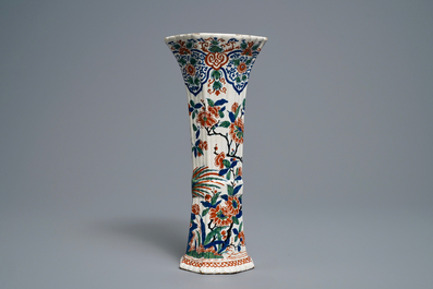 A large ribbed Dutch Delft cashmere palette vase, 17/18th C.