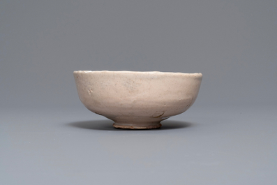 A polychrome Dutch maiolica bowl, early 17th C.