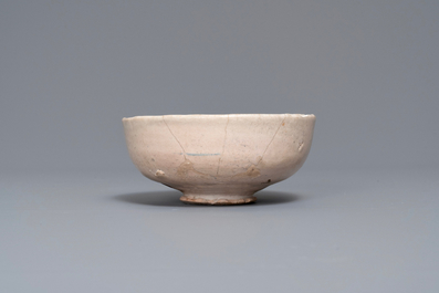 A polychrome Dutch maiolica bowl, early 17th C.